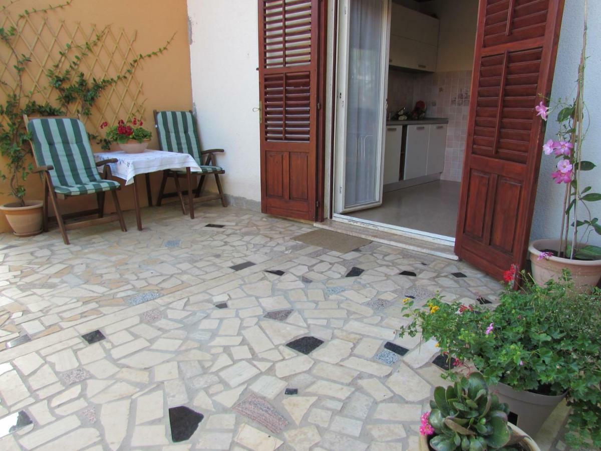 Apartment Ana Krnica Exterior foto